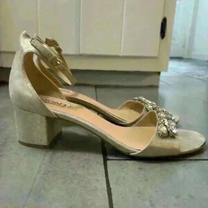 Badgley Mischka Clove Embellished Champagne Metallic City Sandals Size 11